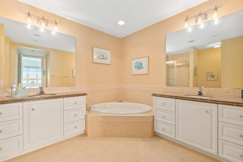 17 Harbour Isle Drive W #Ph03 Hutchinson Island, FL 34949