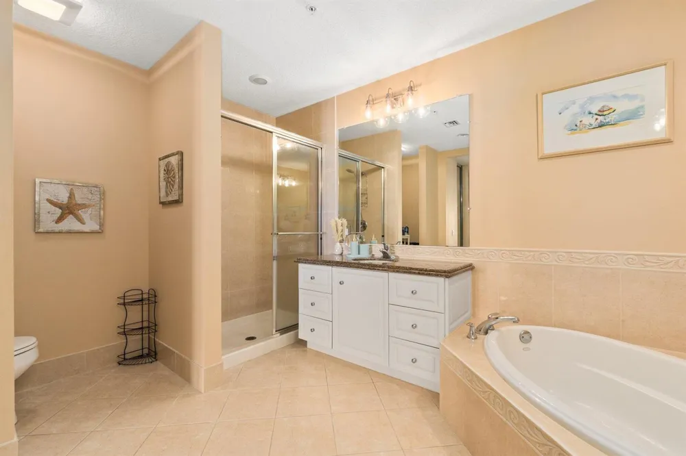 17 Harbour Isle Drive W #Ph03 Hutchinson Island, FL 34949