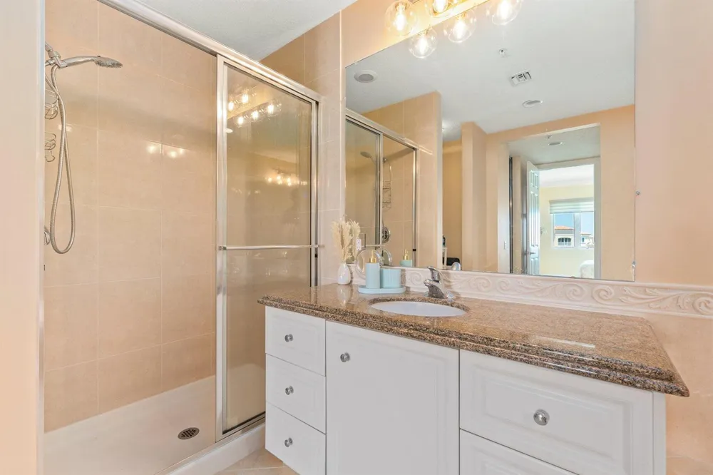 17 Harbour Isle Drive W #Ph03 Hutchinson Island, FL 34949