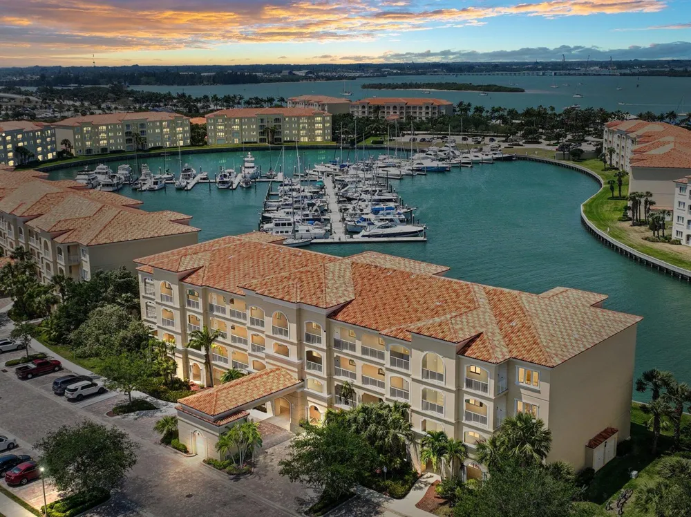17 Harbour Isle Drive W #Ph03 Hutchinson Island, FL 34949