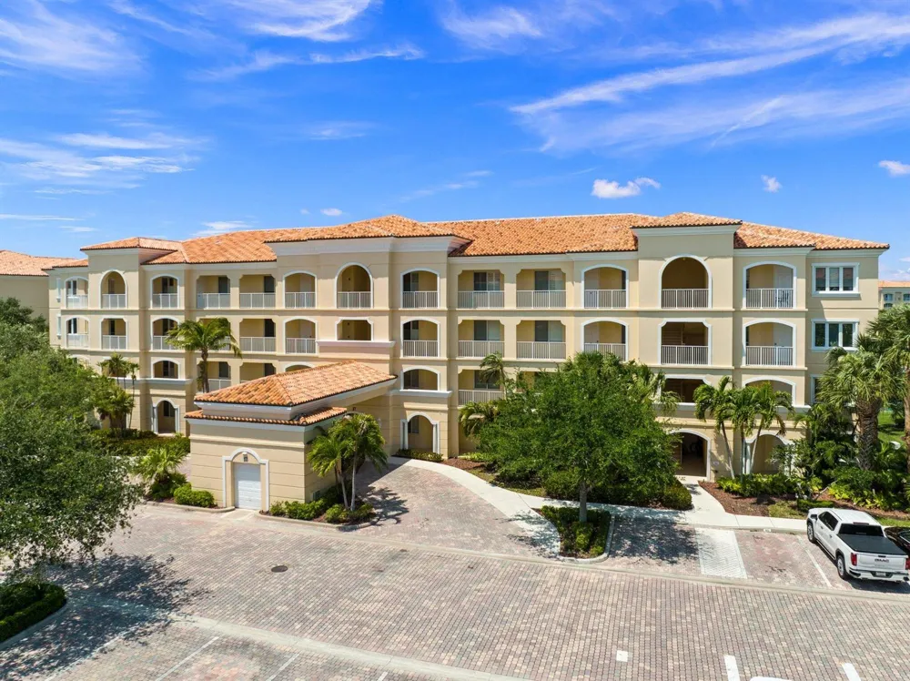 17 Harbour Isle Drive W #Ph03 Hutchinson Island, FL 34949
