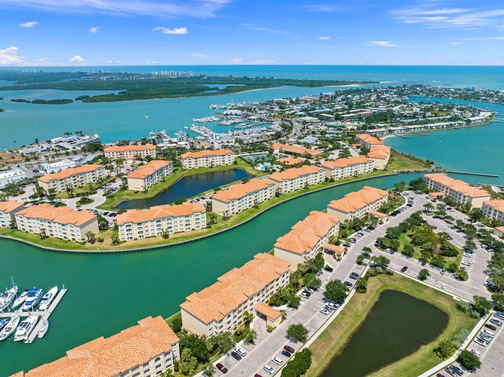 17 Harbour Isle Drive W #Ph03 Hutchinson Island, FL 34949