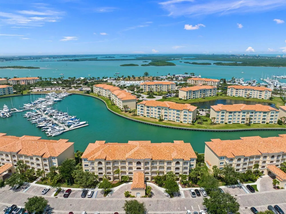 17 Harbour Isle Drive W #Ph03 Hutchinson Island, FL 34949