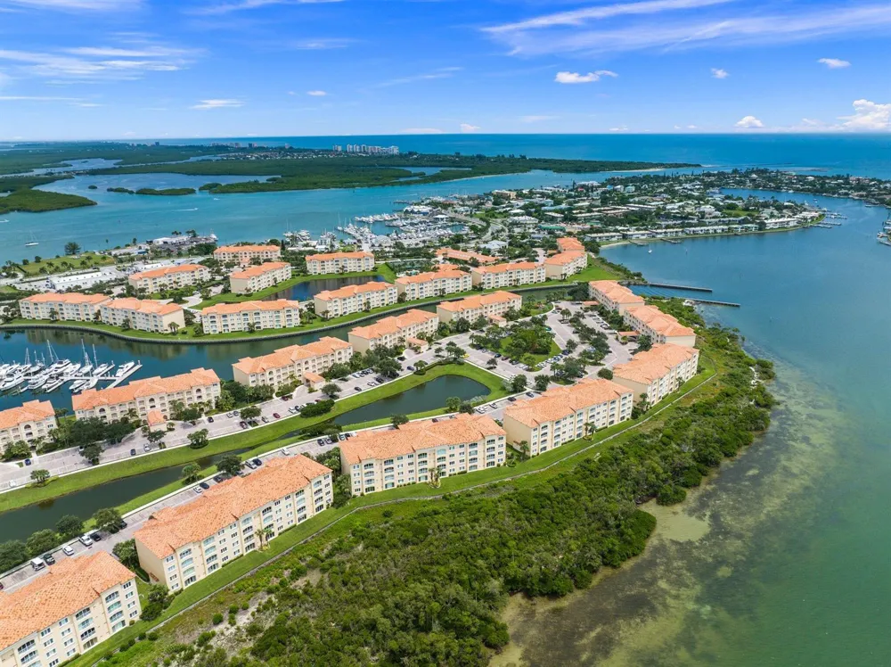 17 Harbour Isle Drive W #Ph03 Hutchinson Island, FL 34949