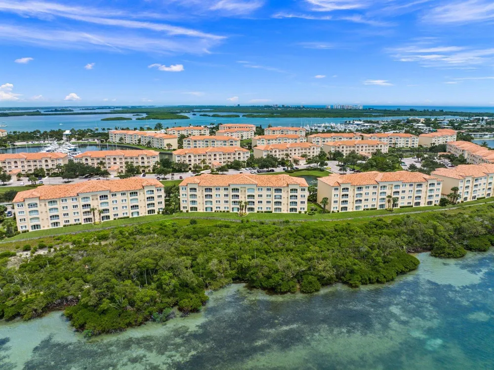 17 Harbour Isle Drive W #Ph03 Hutchinson Island, FL 34949