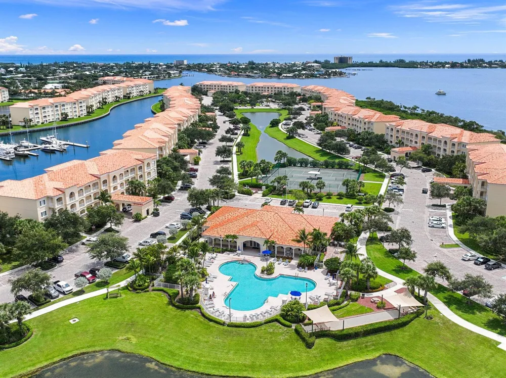 17 Harbour Isle Drive W #Ph03 Hutchinson Island, FL 34949