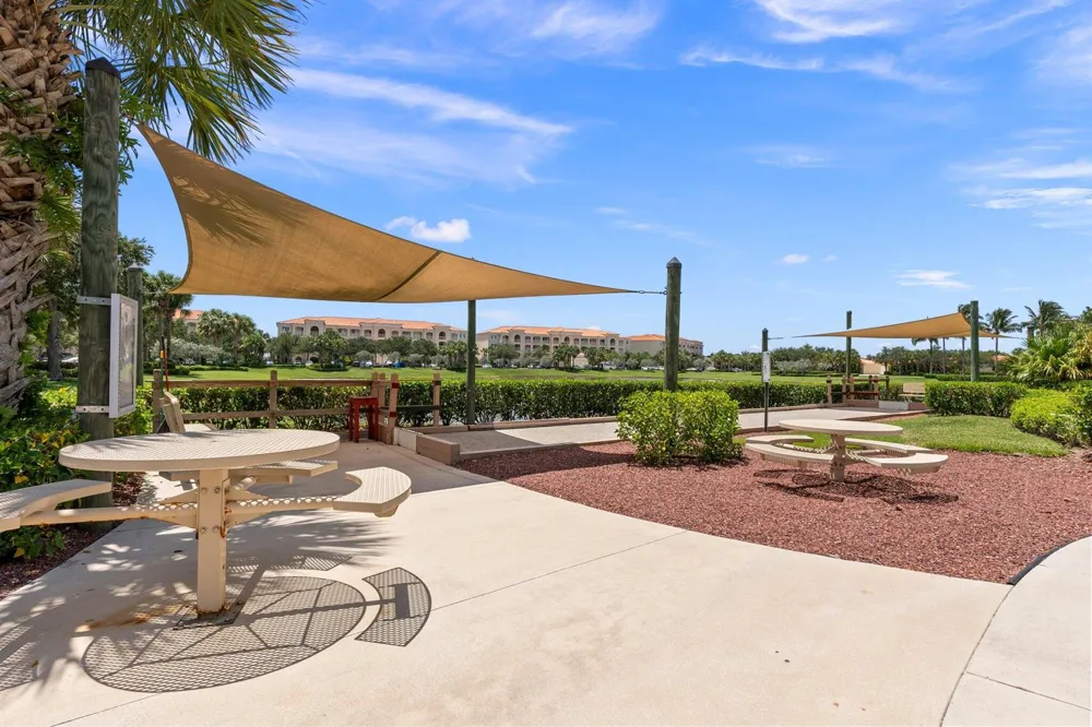 17 Harbour Isle Drive W #Ph03 Hutchinson Island, FL 34949