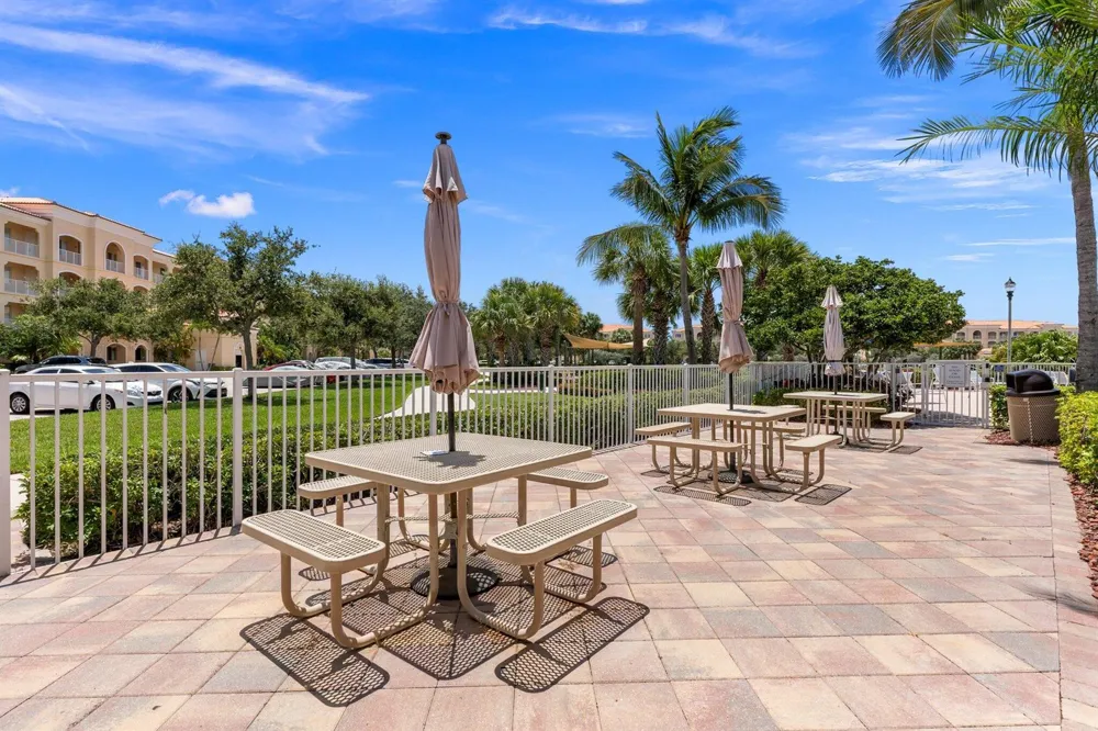 17 Harbour Isle Drive W #Ph03 Hutchinson Island, FL 34949
