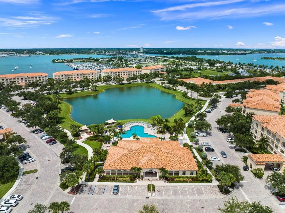 17 Harbour Isle Drive W #Ph03 Hutchinson Island, FL 34949