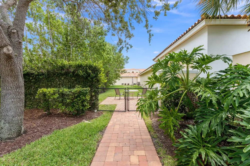 17 Harbour Isle Drive W #Ph03 Hutchinson Island, FL 34949
