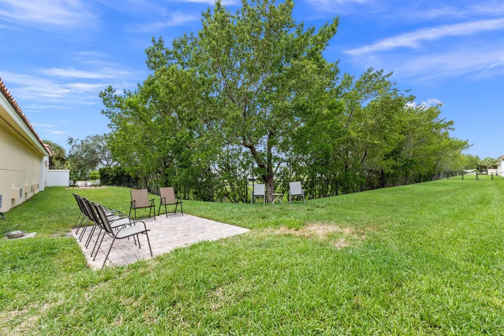 17 Harbour Isle Drive W #Ph03 Hutchinson Island, FL 34949