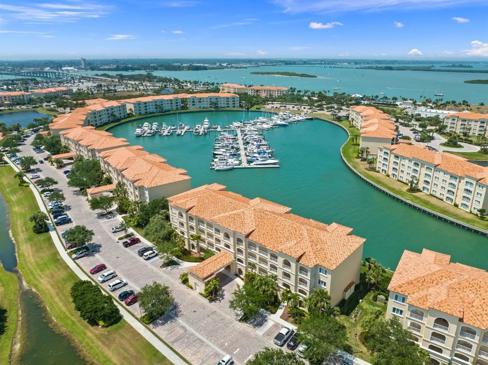 17 Harbour Isle Drive W #Ph03 Hutchinson Island, FL 34949