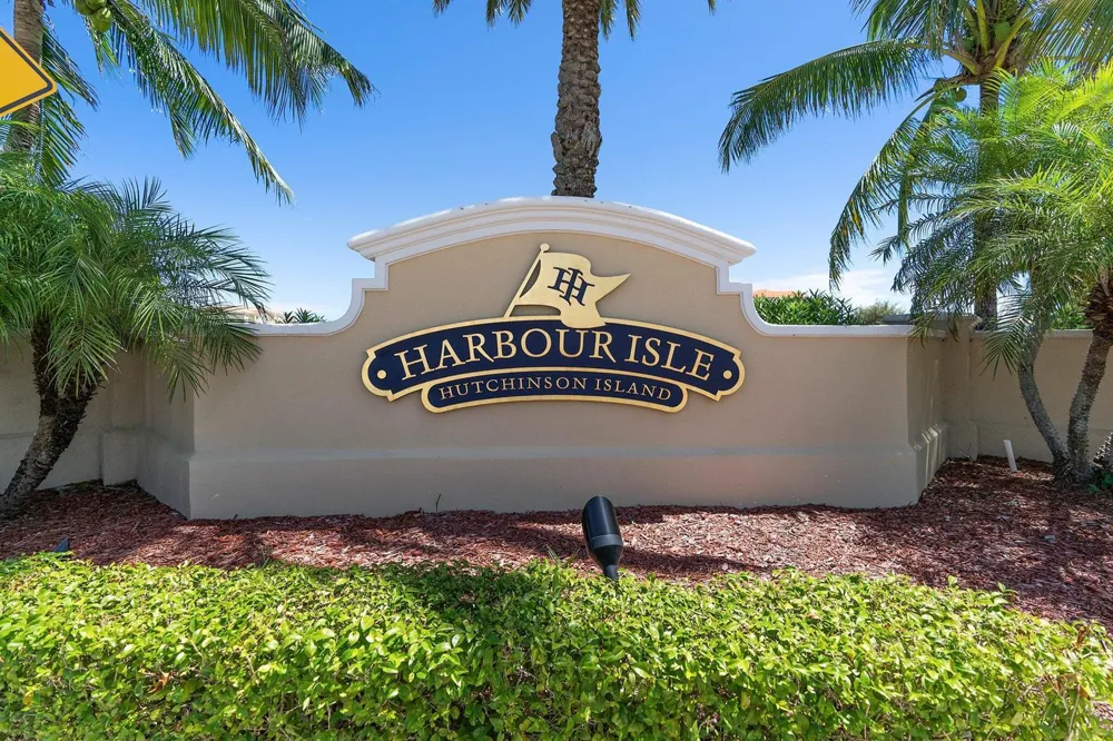17 Harbour Isle Drive W #Ph03 Hutchinson Island, FL 34949