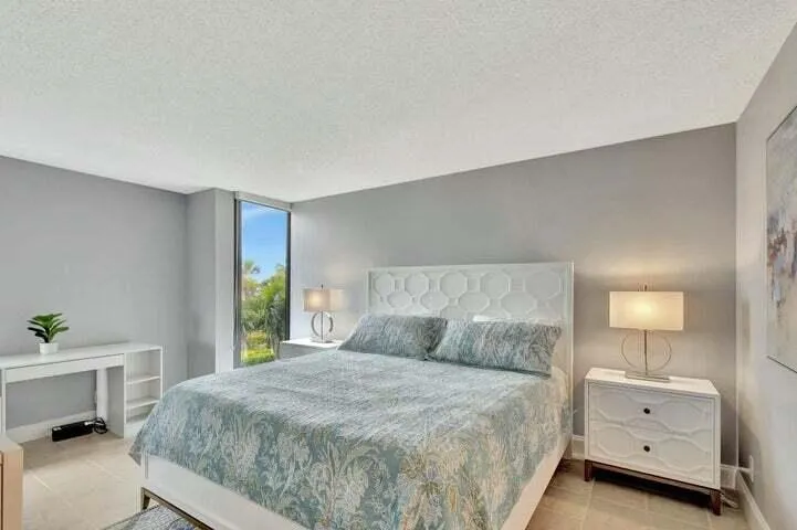 5550 Ocean Drive #2b Singer Island, FL 33404