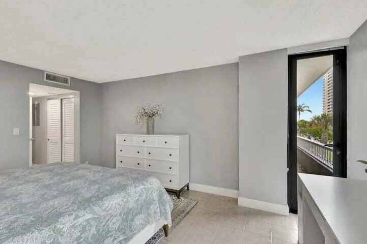 5550 Ocean Drive #2b Singer Island, FL 33404