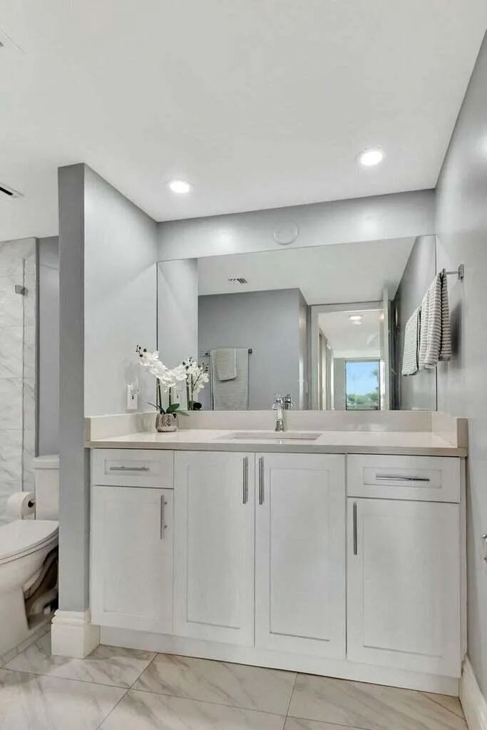 5550 Ocean Drive #2b Singer Island, FL 33404
