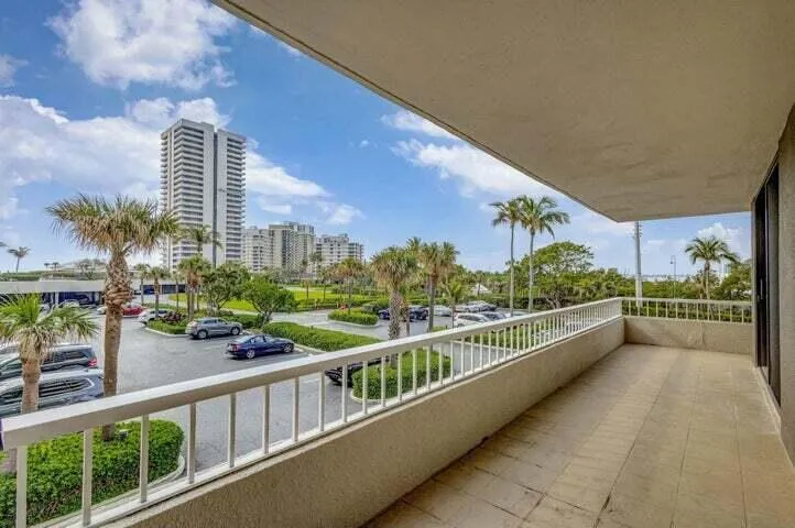 5550 Ocean Drive #2b Singer Island, FL 33404