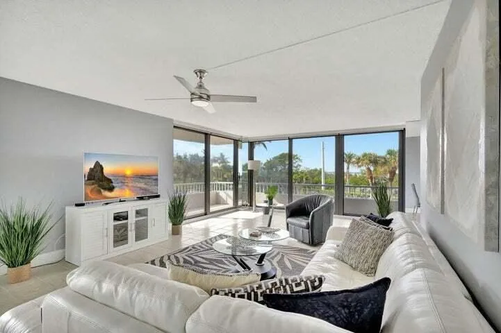 5550 Ocean Drive #2b Singer Island, FL 33404