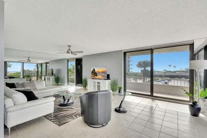 5550 Ocean Drive #2b Singer Island, FL 33404