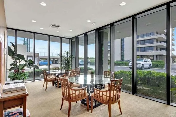 5550 Ocean Drive #2b Singer Island, FL 33404