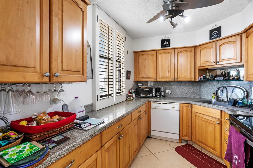 136 Lakeshore Drive #1010 North Palm Beach, FL 33408