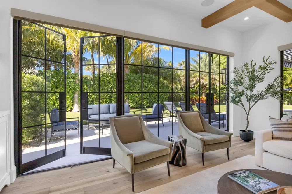 44 S Beach Road Jupiter Island, FL 33455