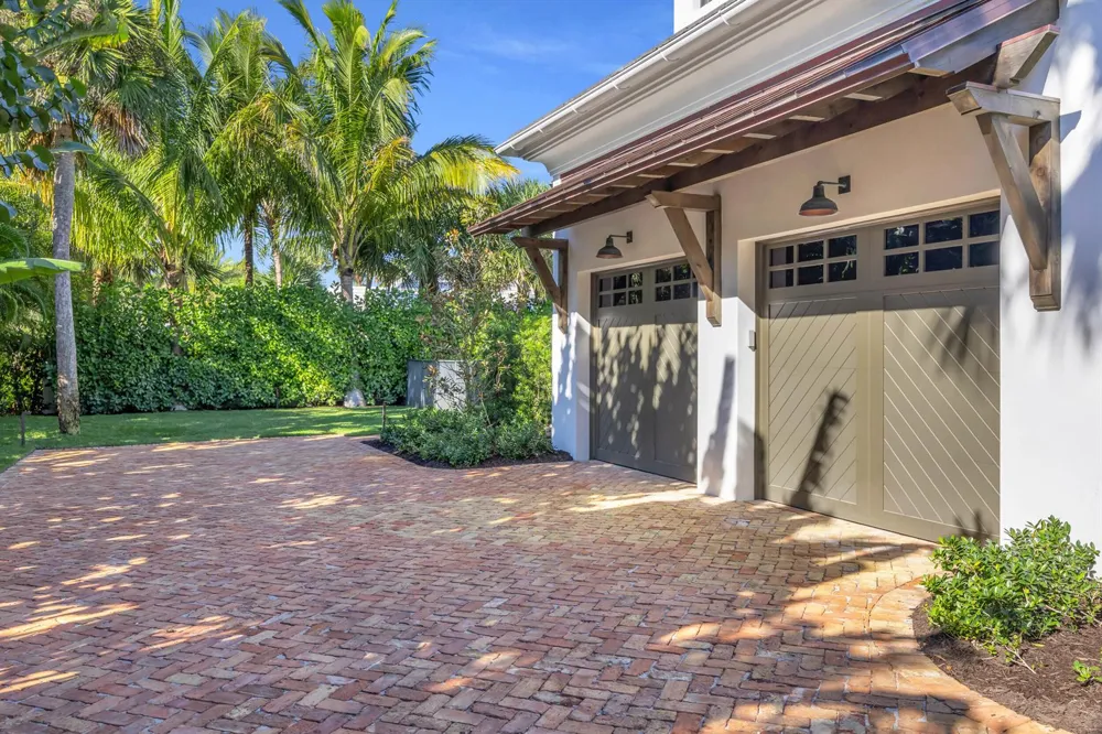 44 S Beach Road Jupiter Island, FL 33455