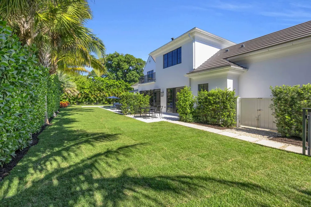44 S Beach Road Jupiter Island, FL 33455