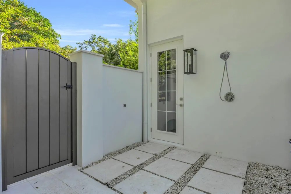 44 S Beach Road Jupiter Island, FL 33455