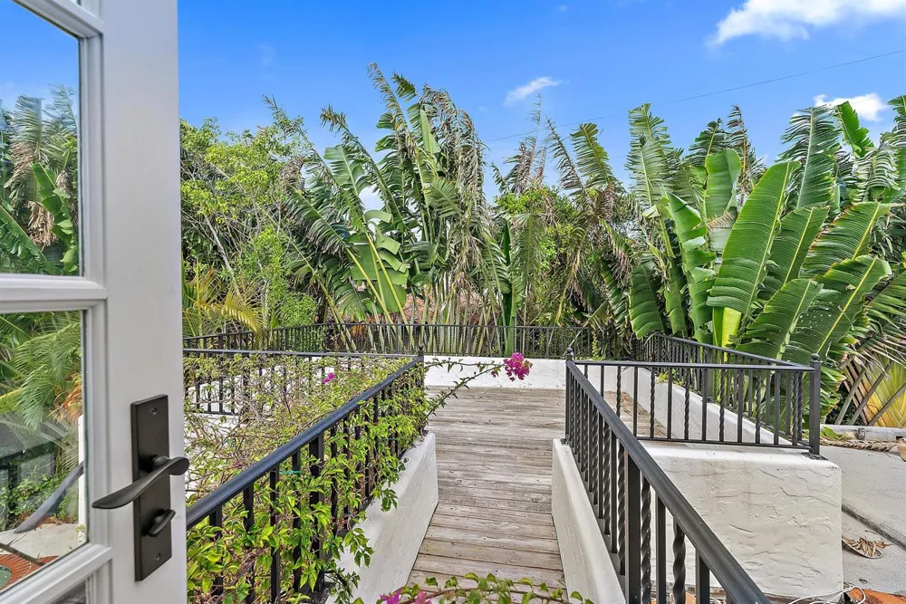 325 Seaspray Avenue Palm Beach, FL 33480