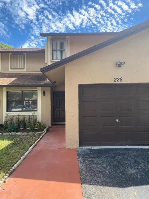 228 Lakeside Circle #228