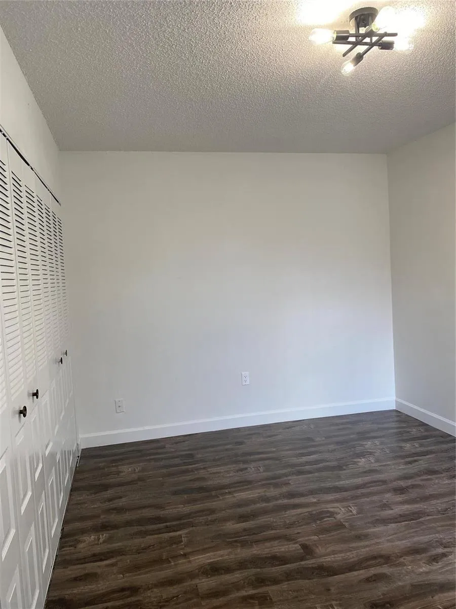 228 Lakeside Circle #228 Sunrise, FL 33326