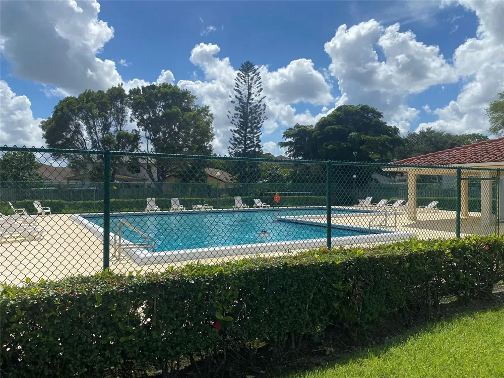 228 Lakeside Circle #228 Sunrise, FL 33326