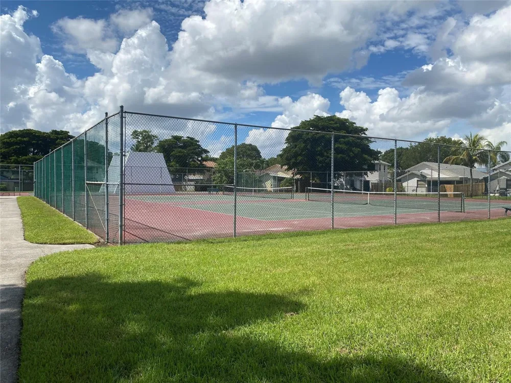 228 Lakeside Circle #228 Sunrise, FL 33326