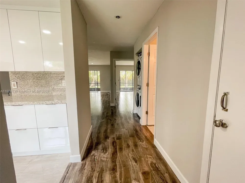 228 Lakeside Circle #228 Sunrise, FL 33326