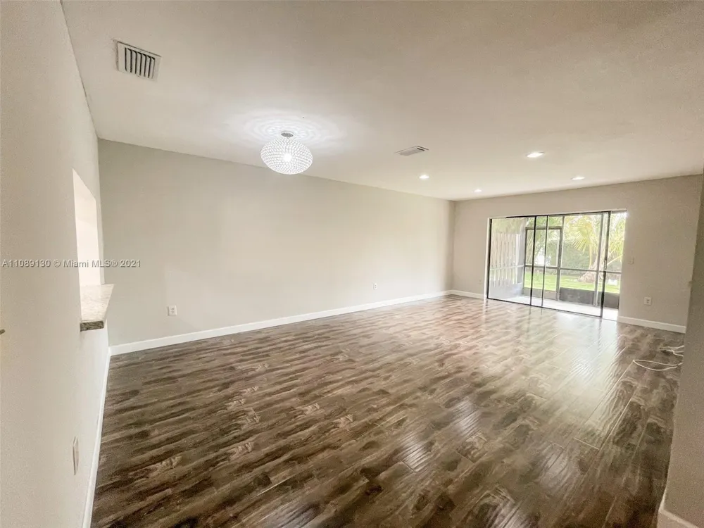 228 Lakeside Circle #228 Sunrise, FL 33326