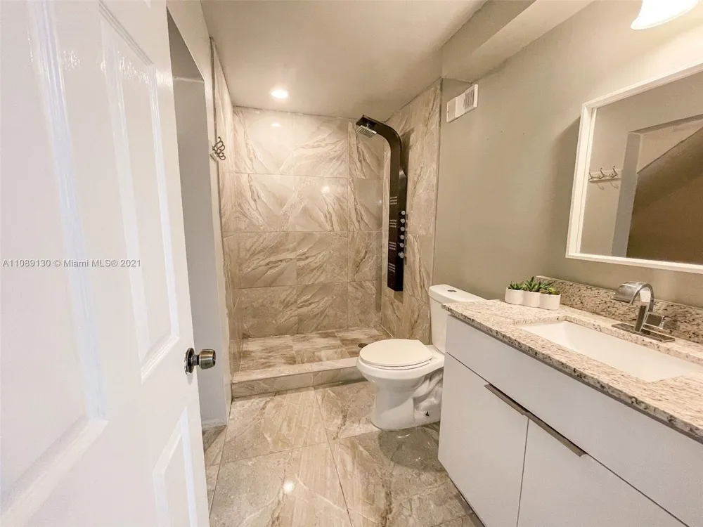 228 Lakeside Circle #228 Sunrise, FL 33326