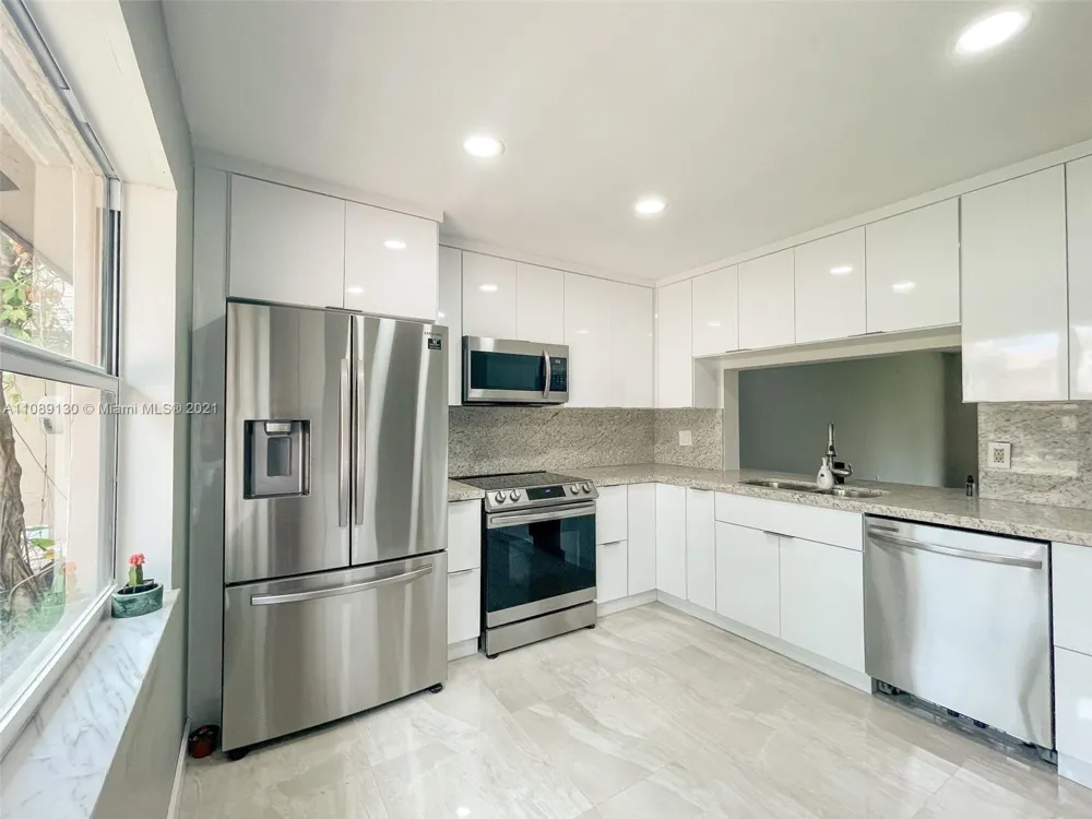 228 Lakeside Circle #228 Sunrise, FL 33326