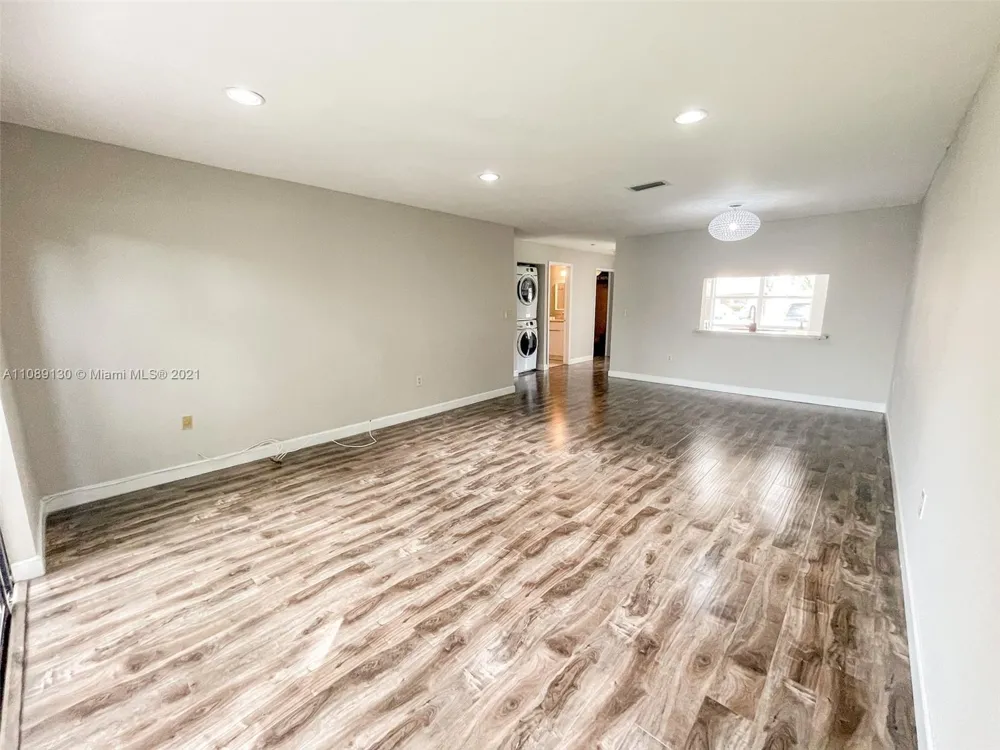 228 Lakeside Circle #228 Sunrise, FL 33326