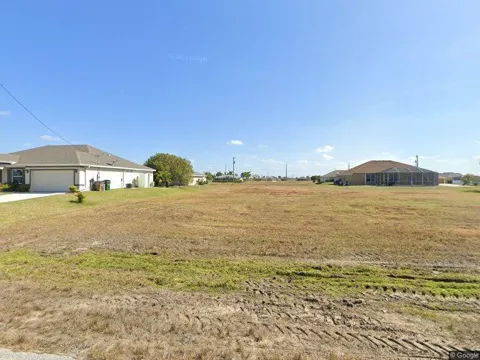 523 NW 25th Place