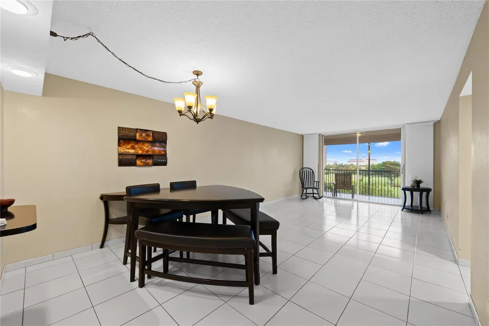 3300 W Rolling Hills Circle #610 Davie, FL 33328