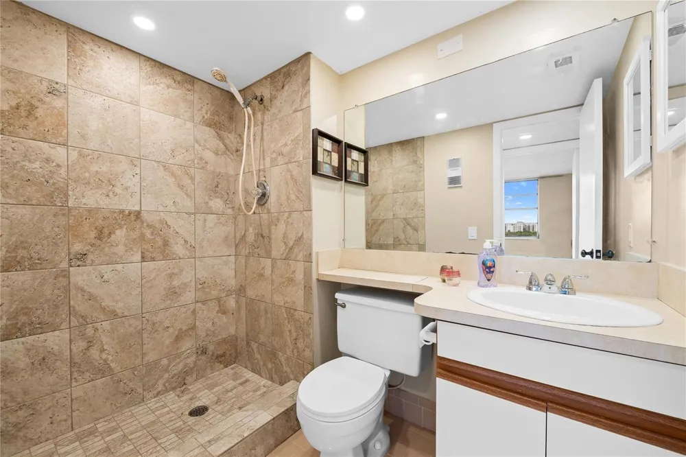 3300 W Rolling Hills Circle #610 Davie, FL 33328