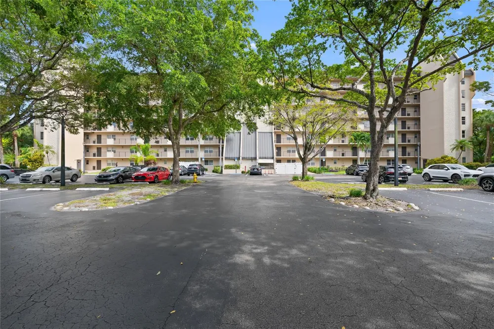 3300 W Rolling Hills Circle #610 Davie, FL 33328