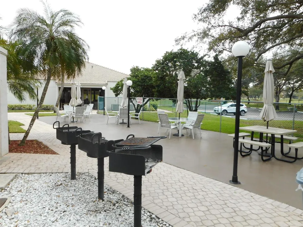 3300 W Rolling Hills Circle #610 Davie, FL 33328
