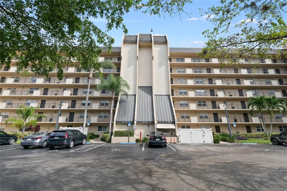 3300 W Rolling Hills Circle #610 Davie, FL 33328