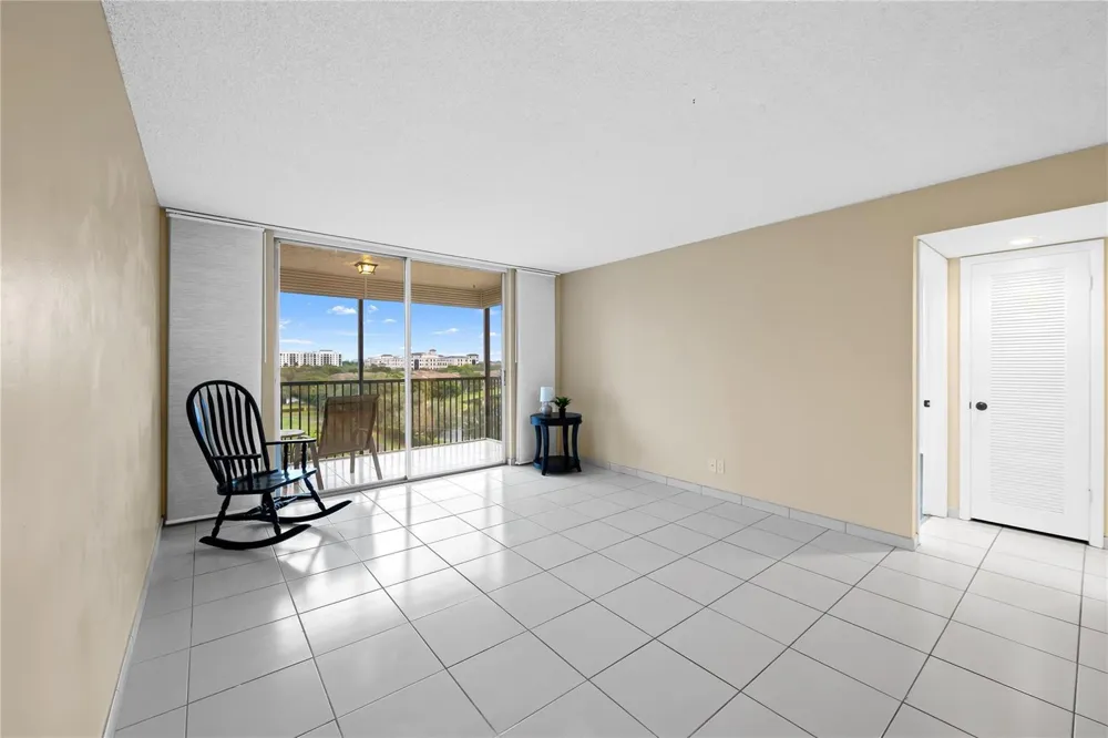 3300 W Rolling Hills Circle #610 Davie, FL 33328