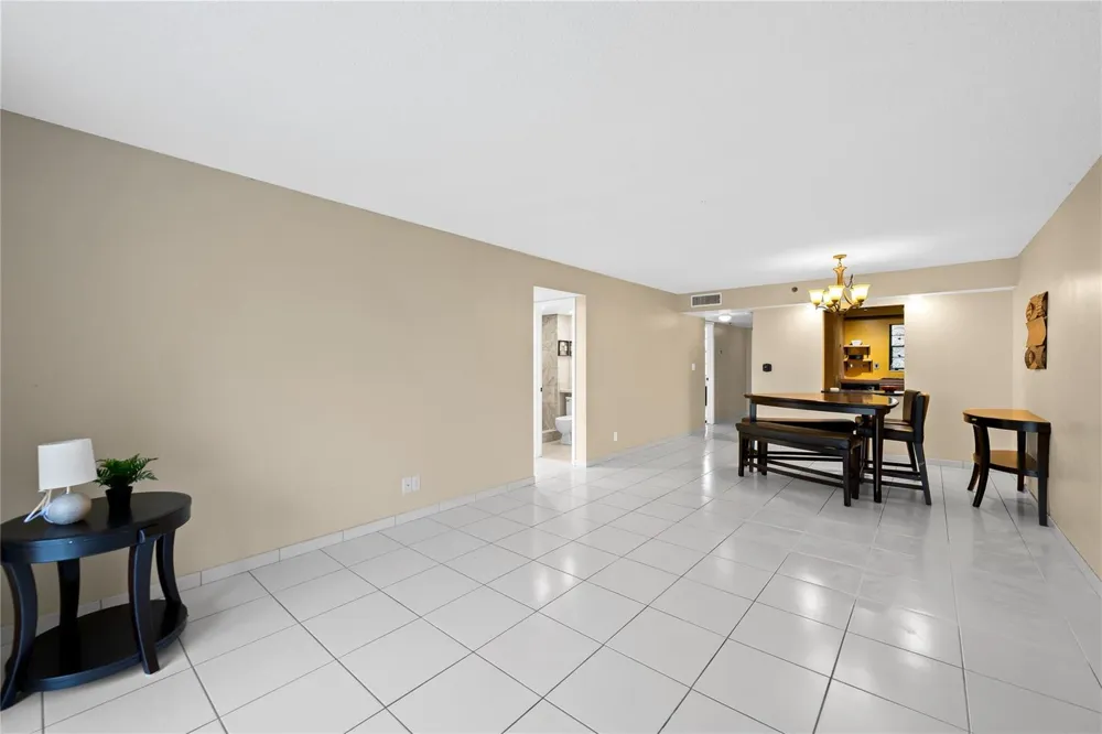 3300 W Rolling Hills Circle #610 Davie, FL 33328