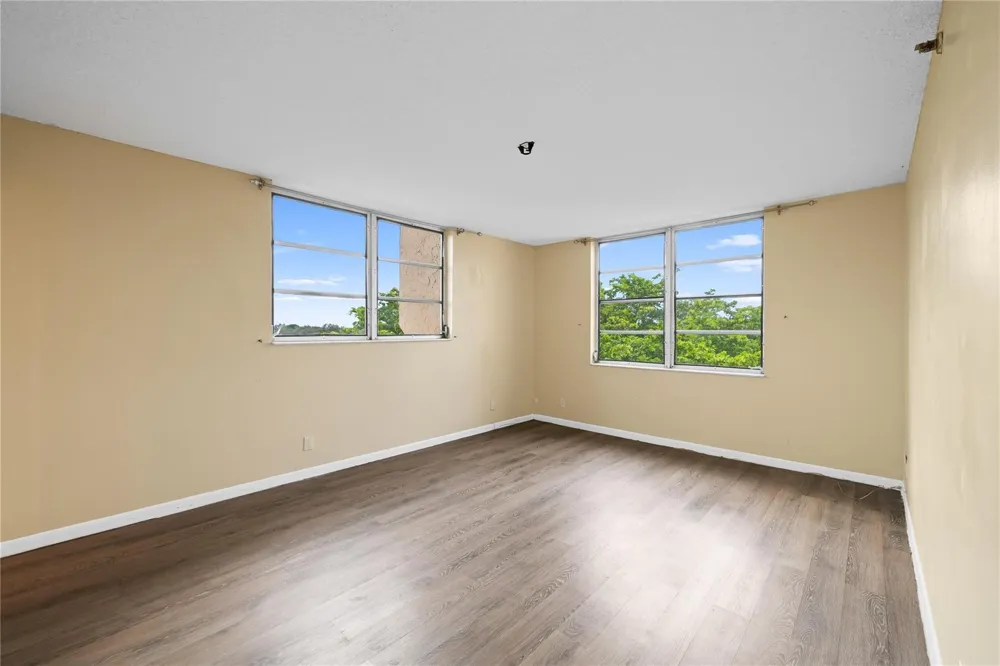 3300 W Rolling Hills Circle #610 Davie, FL 33328