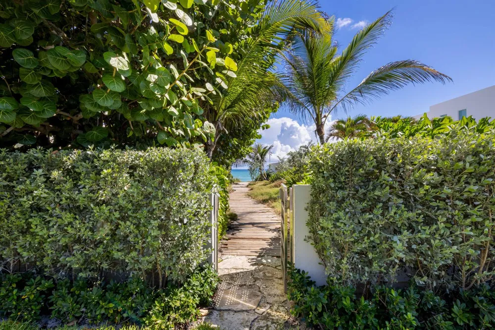 1048 S Ocean Boulevard Palm Beach, FL 33480