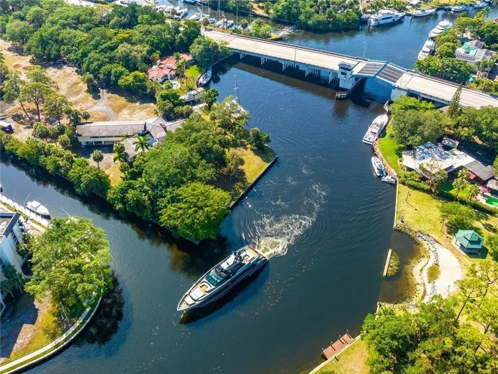 1136 Pina Del Rio Fort Lauderdale, FL 33315